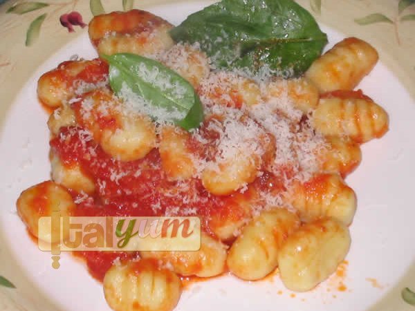 Potato gnocchi with tomato sauce | Gnocchi recipes