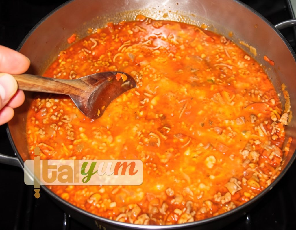 Traditional Spaghetti Bolognese sauce (Ragù alla bolognese) | Meat Recipes